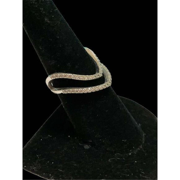 Modern CZ ring - Picture 9 of 16